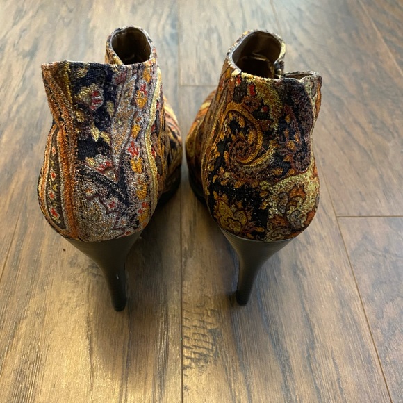 Diba Brown Floral Tapestry Ankle Boots Booties Size 7.5 - Picture 3 of 5